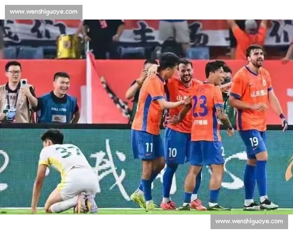 申花锋线迎救兵!米内罗伤缺 4 个月,新援阿苏埃火线加盟 申花锋线迎救兵!米内罗伤缺 4 个月,新援阿苏埃火线加盟